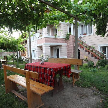 Slanchevata Kashta Hotel Krushuna Bagian luar foto