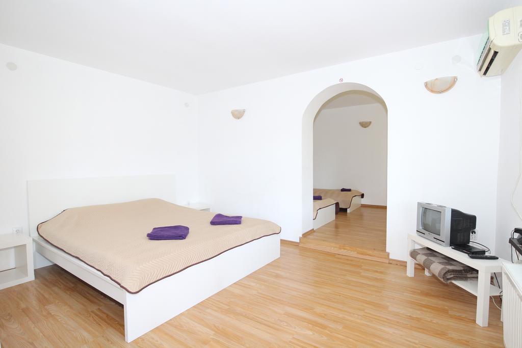 Slanchevata Kashta Hotel Krushuna Bagian luar foto