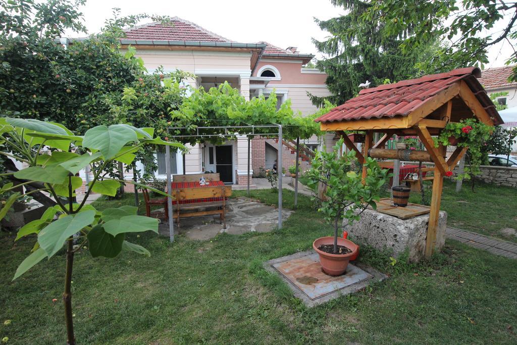 Slanchevata Kashta Hotel Krushuna Bagian luar foto