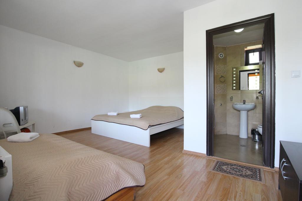 Slanchevata Kashta Hotel Krushuna Bagian luar foto